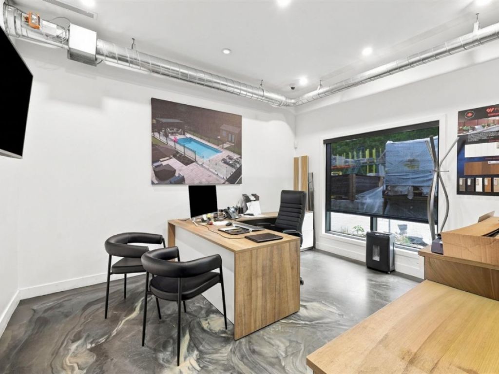 B�tisse commerciale/Bureau � vendre