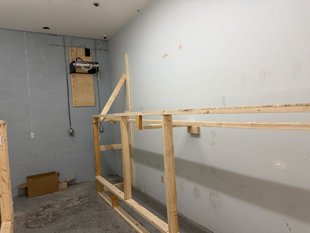 1,500-sq-ft industrial space for rent with private office and loading dock. Ideal location.