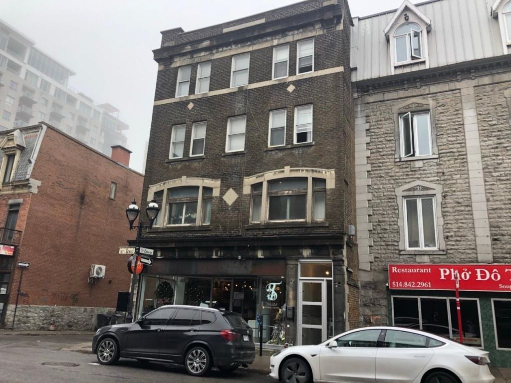 Renovated 1,350 sqft space beside the CHUM and University in Montreal