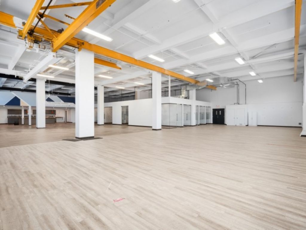 Grand bureau lumineux  louer  Saint-Henri