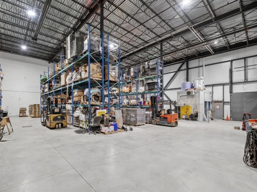 Industrial building for sale