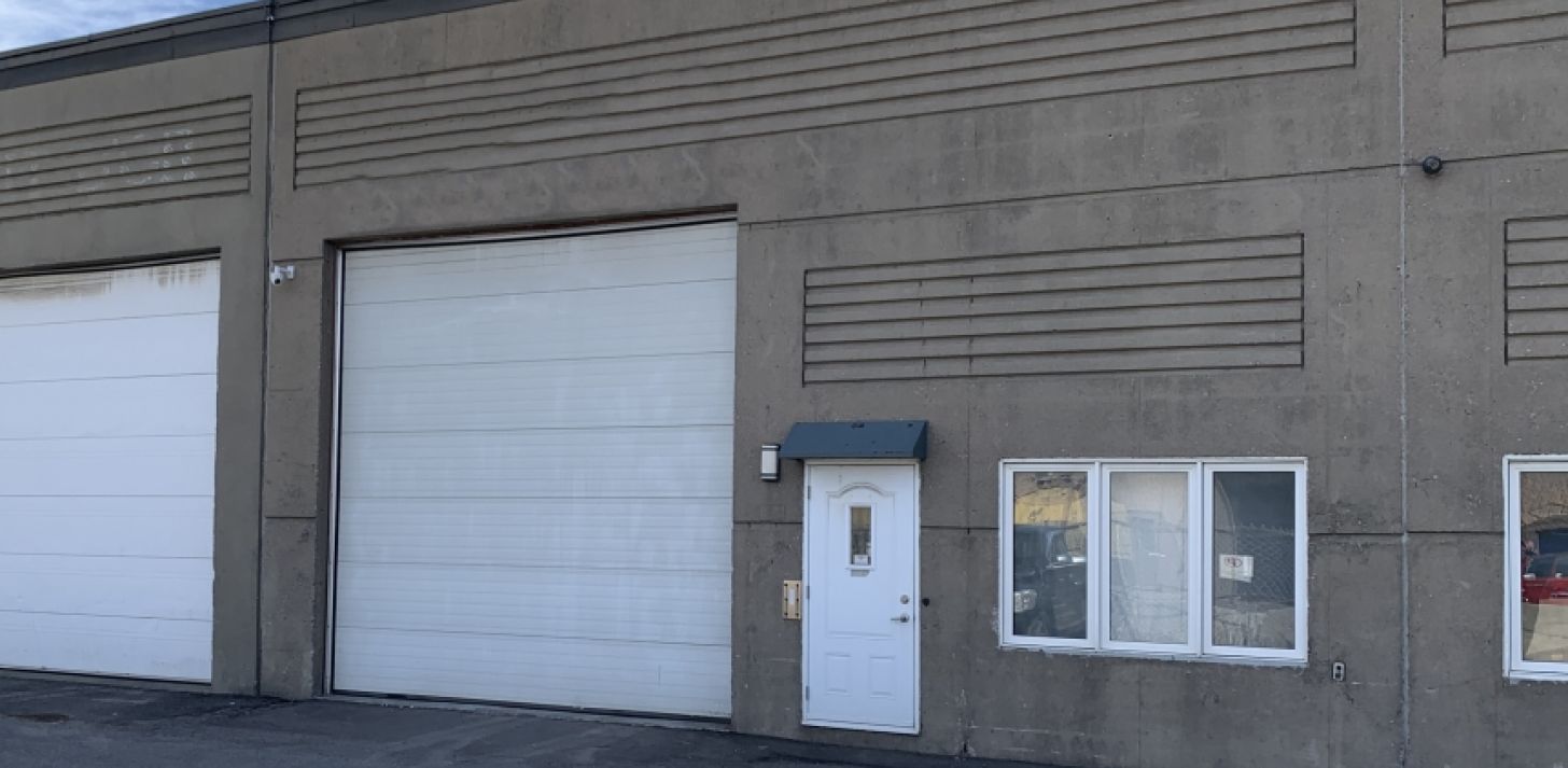 Industrial space for rent _ 1600 sq.ft. + 400 sq. ft. Mezzanine - For Rent