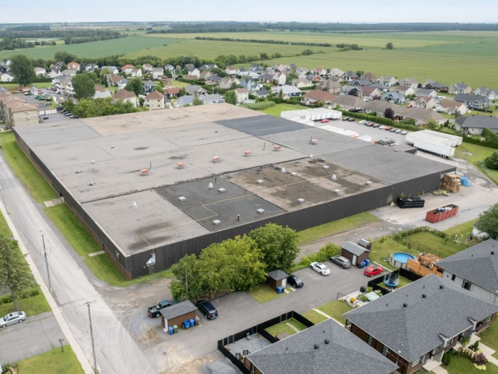 Industrial & commercial space for rent  accessible and flexible in the heart of Montrgie