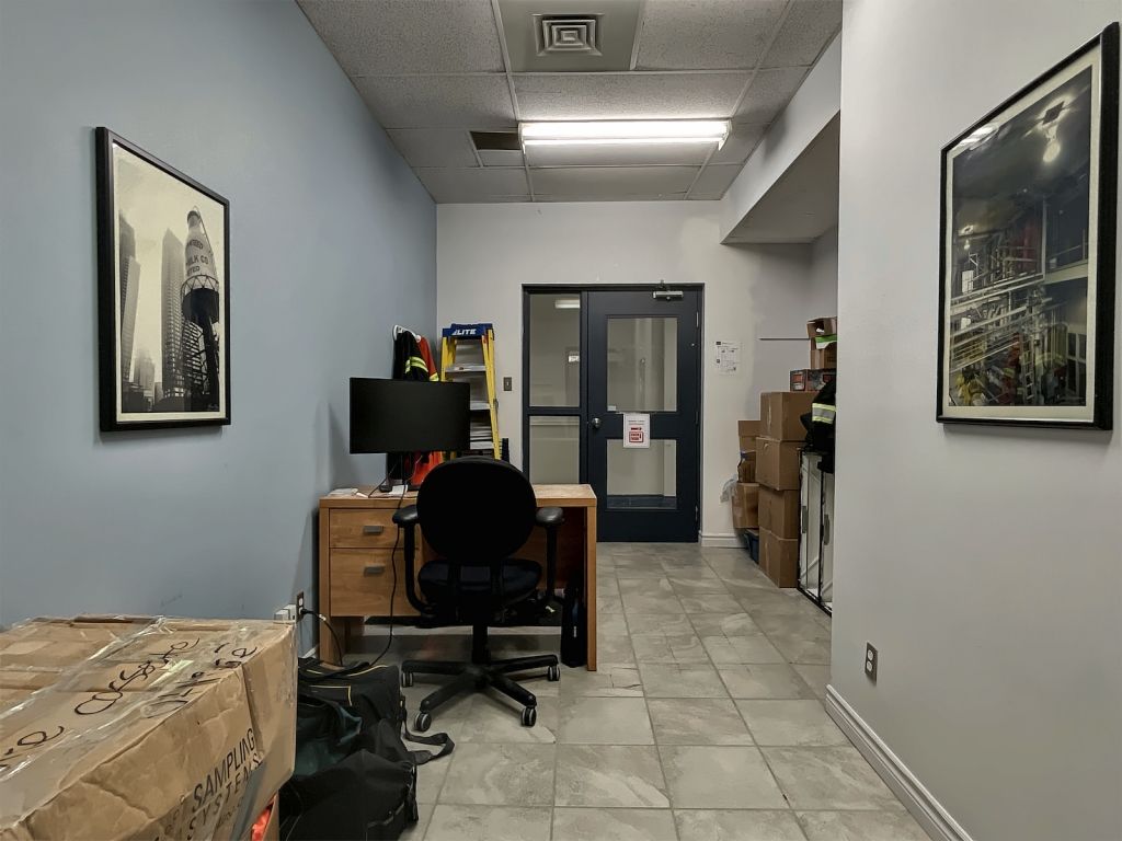 Local Industriel/Commercial � louer - Jonqui�re - 200 � 11 000 pi2 