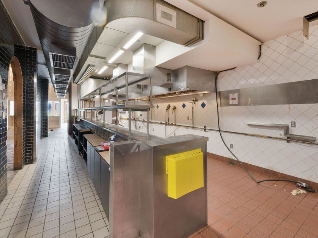 Commercial space 2,398 or 3,497 sq. ft. for rent Boucherville