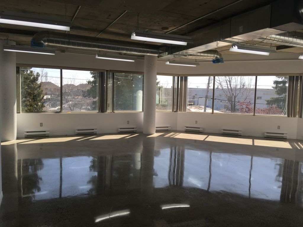 Industrial space 623 to 1424 sq.ft. (with possibility kitchenette) in Montreal-Nord!