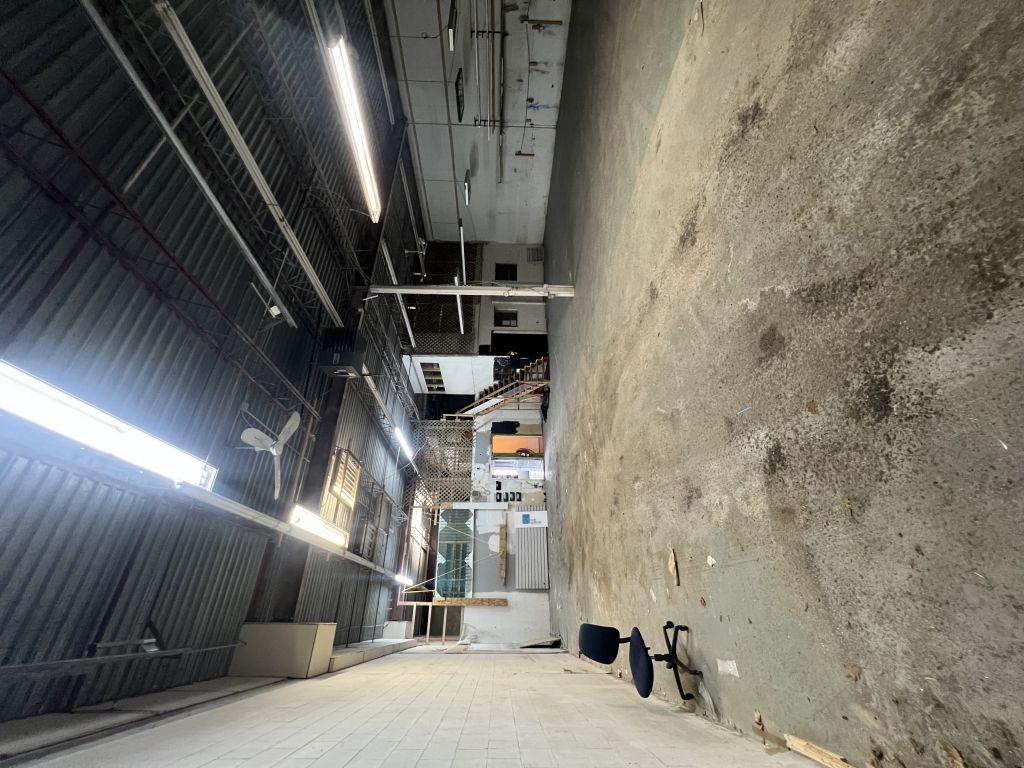 Local commercial 3 000 pi� � louer, Sainte-Julie, 5 995 $