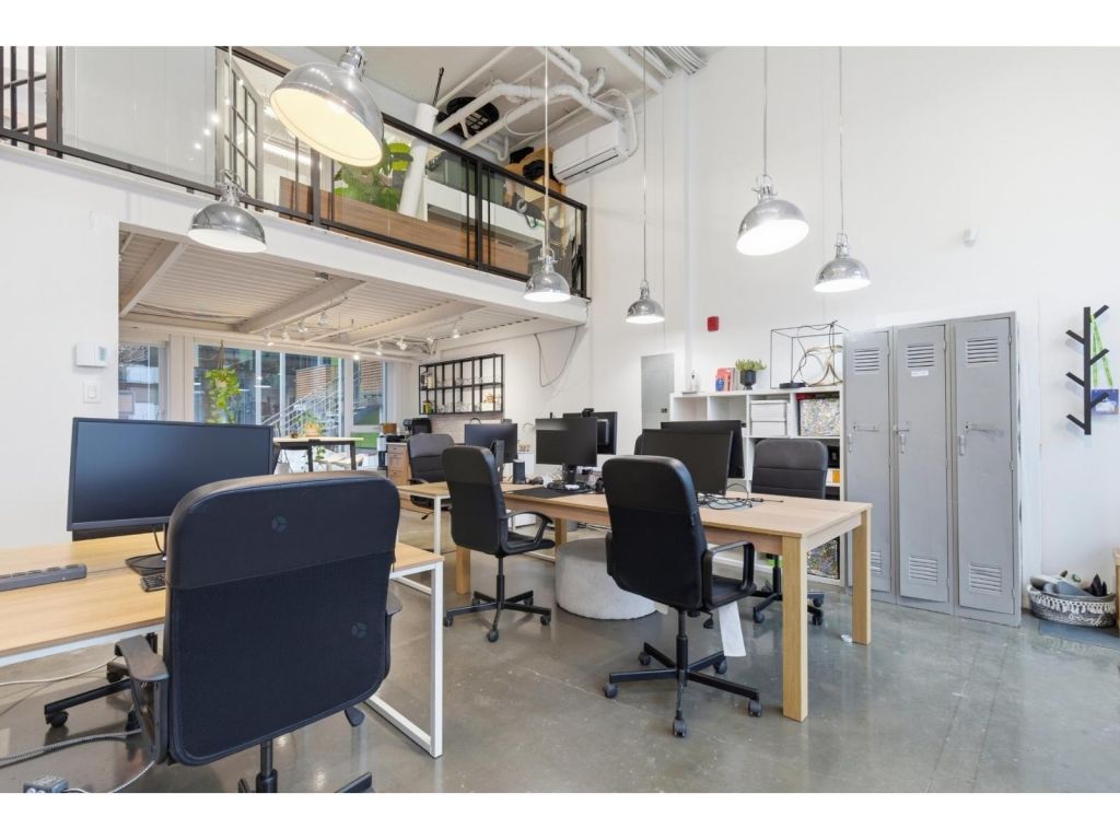 Bright professional commercial space on 2 stories in Plateau Mont-Royal