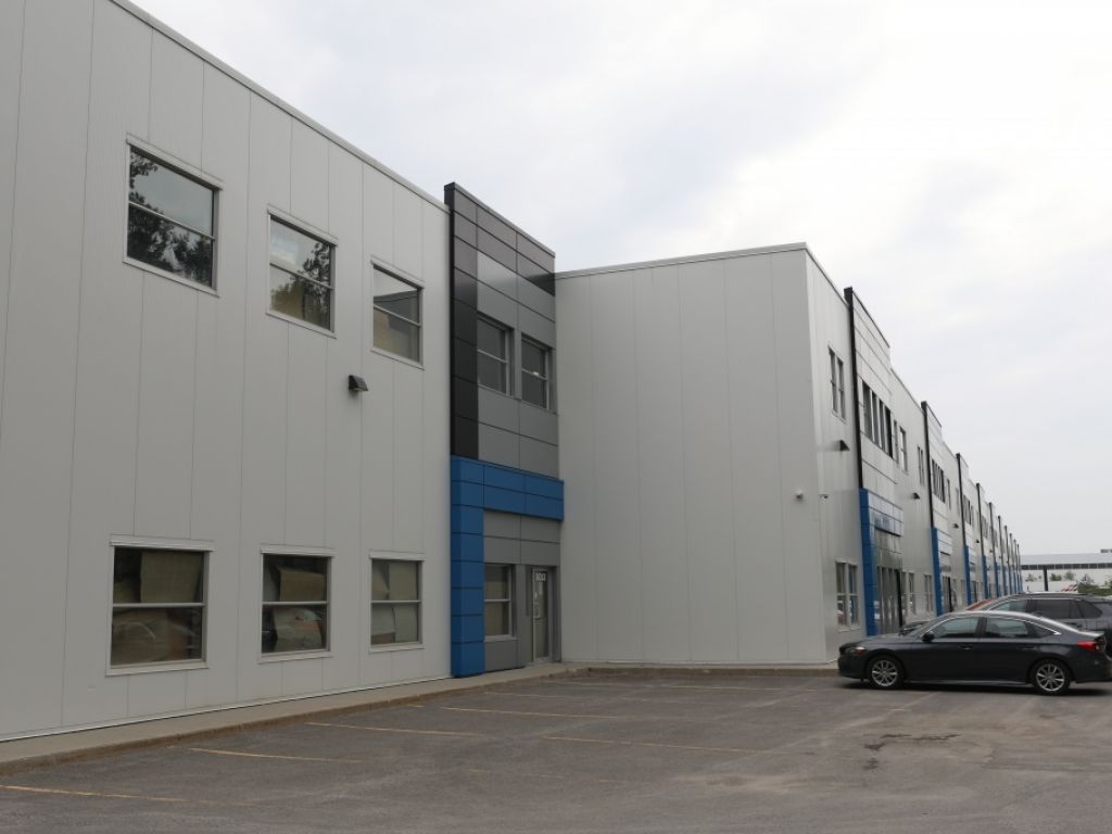 Local industriel � louer de 22 560 PI� | Laval