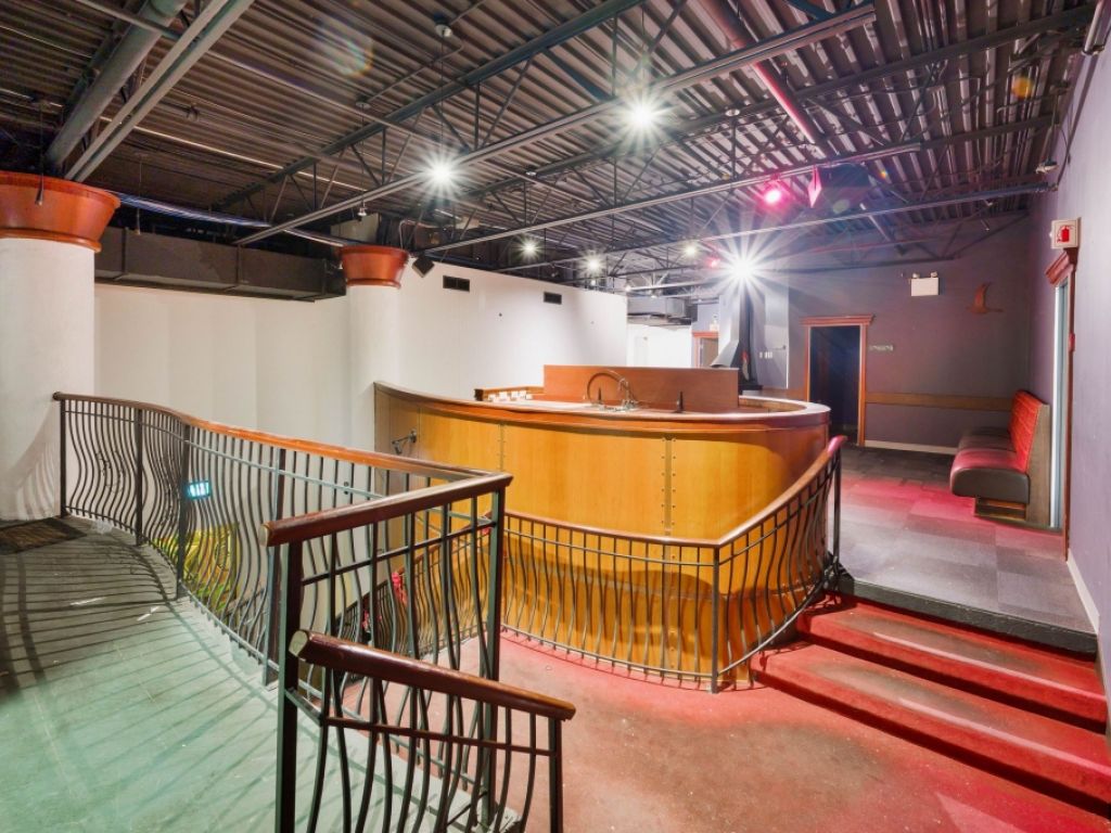 Commercial space 2,398 or 3,497 sq. ft. for rent Boucherville