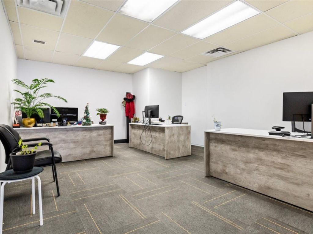 Office space for lease - 31 Boul. de la Seigneurie E., local 103