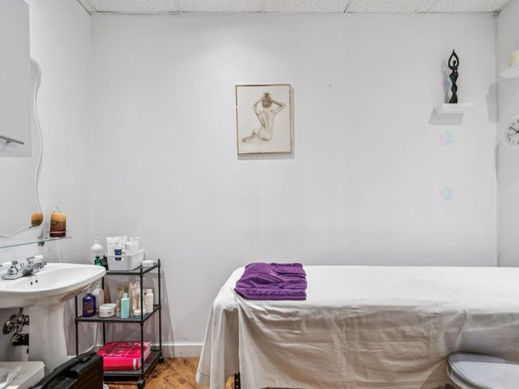 Local 2663 pc Visibilit� Exceptionnelle Ville-Marie Mtl