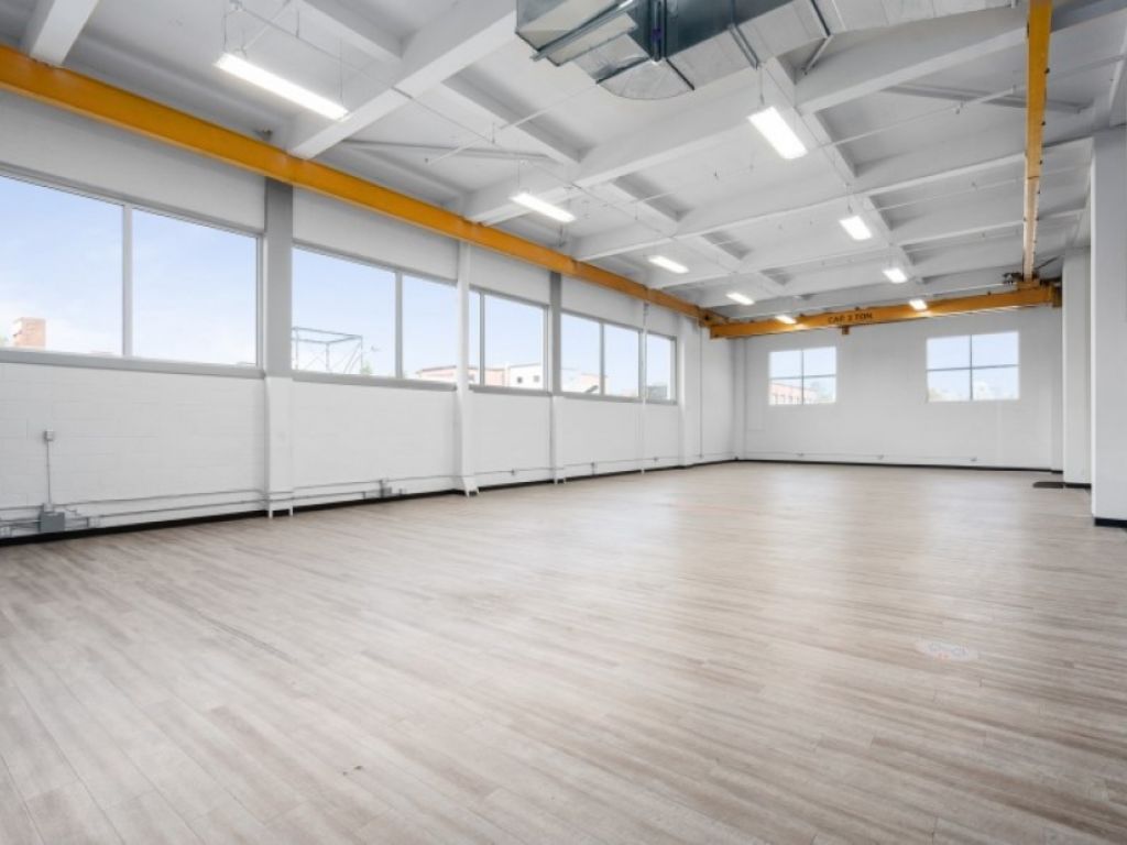 Grand bureau lumineux  louer  Saint-Henri