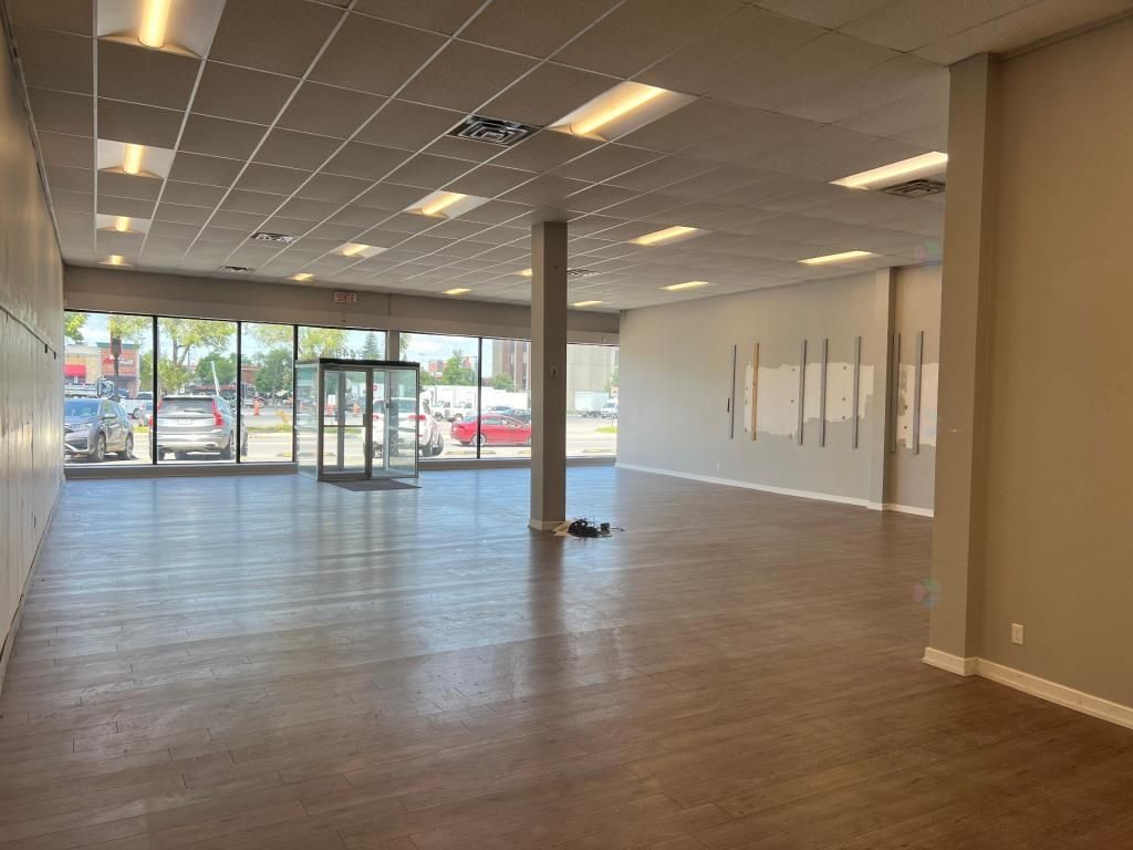 3,400 sqft Prime Location on Jean-Talon Est St-Leonard