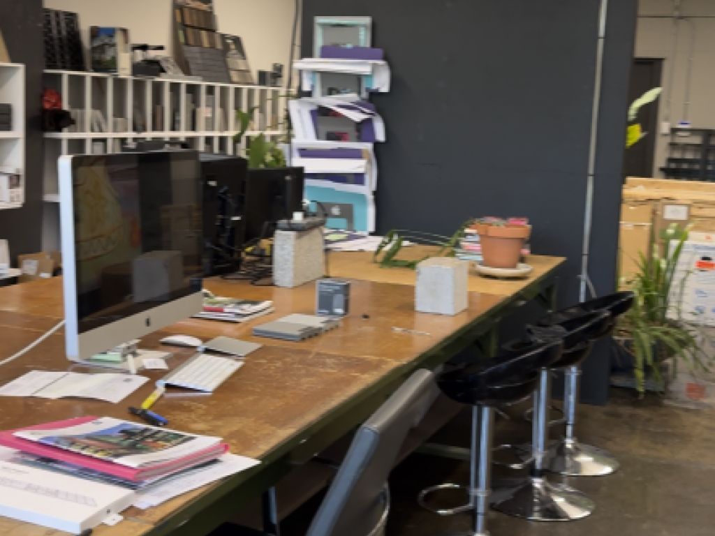 Sublet spacious loft for shop / office  on the Plateau of 1947 sq.ft.