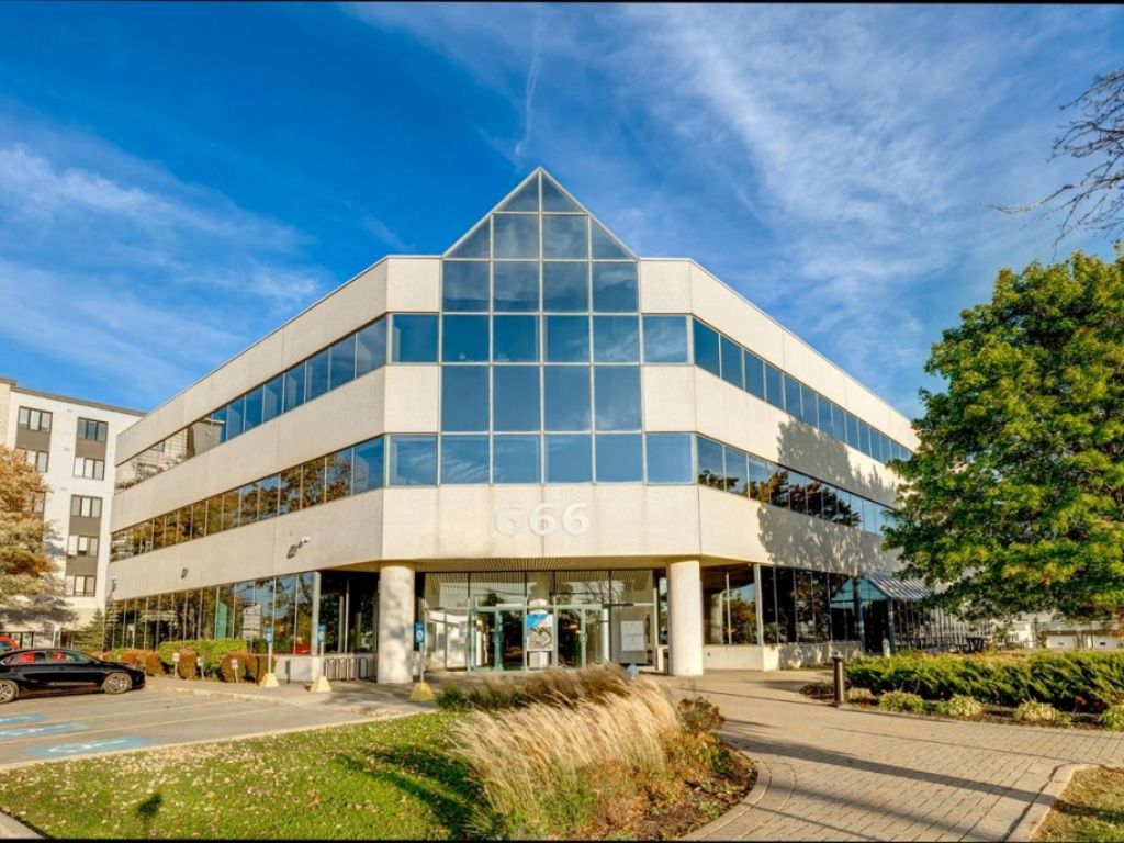 Office space for lease - 666 Boul. St-Martin O., local 100