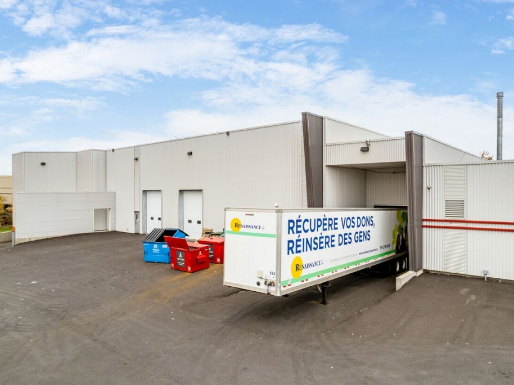 Entrept de 6500 pc  louer immeuble industriel  Candiac