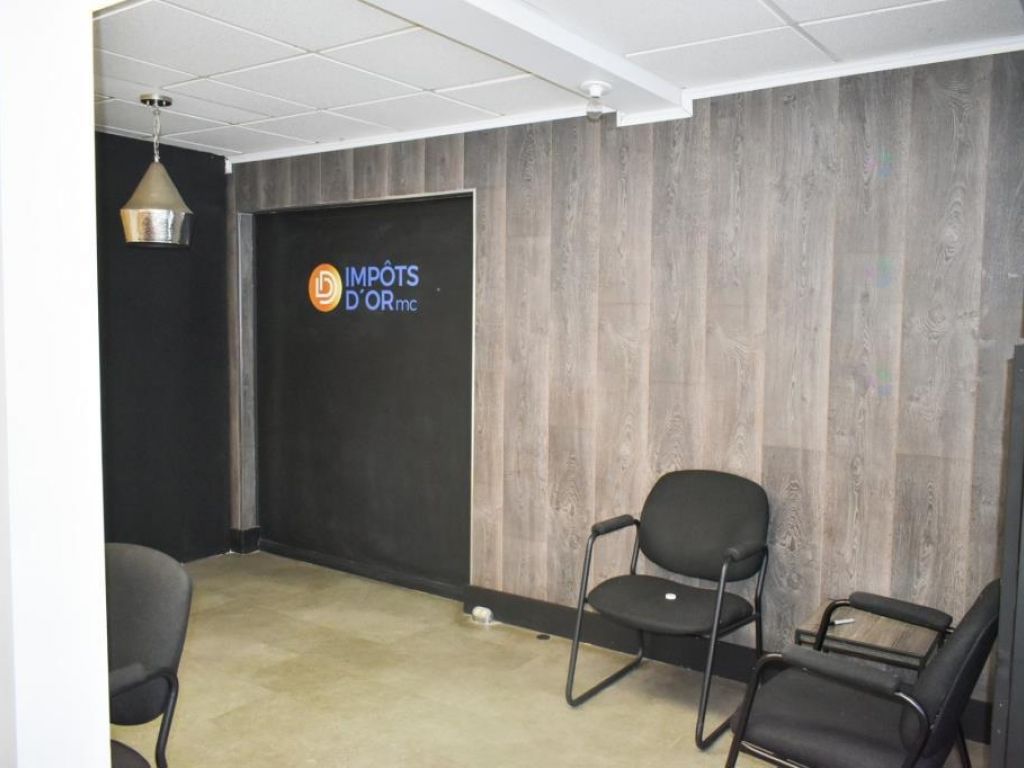 Versatile 950 sq. ft. unit with the option for additional space