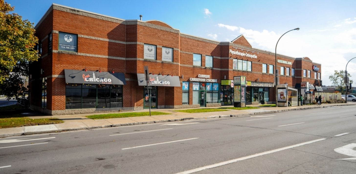 SPACE FOR RENT FOR 1350 SQF - SAUVÉ STREET AND ACADIE - For Rent