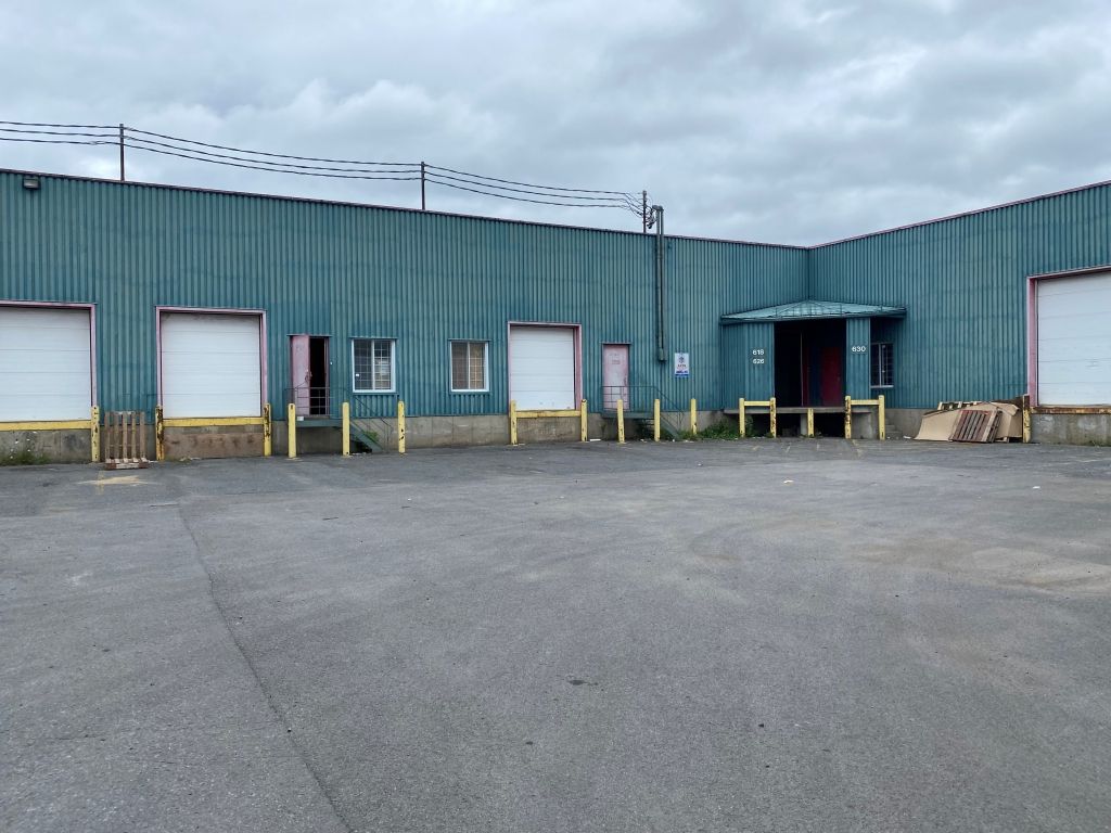 1  Industrial spaces *4600 sq.ft. * in Longueuil