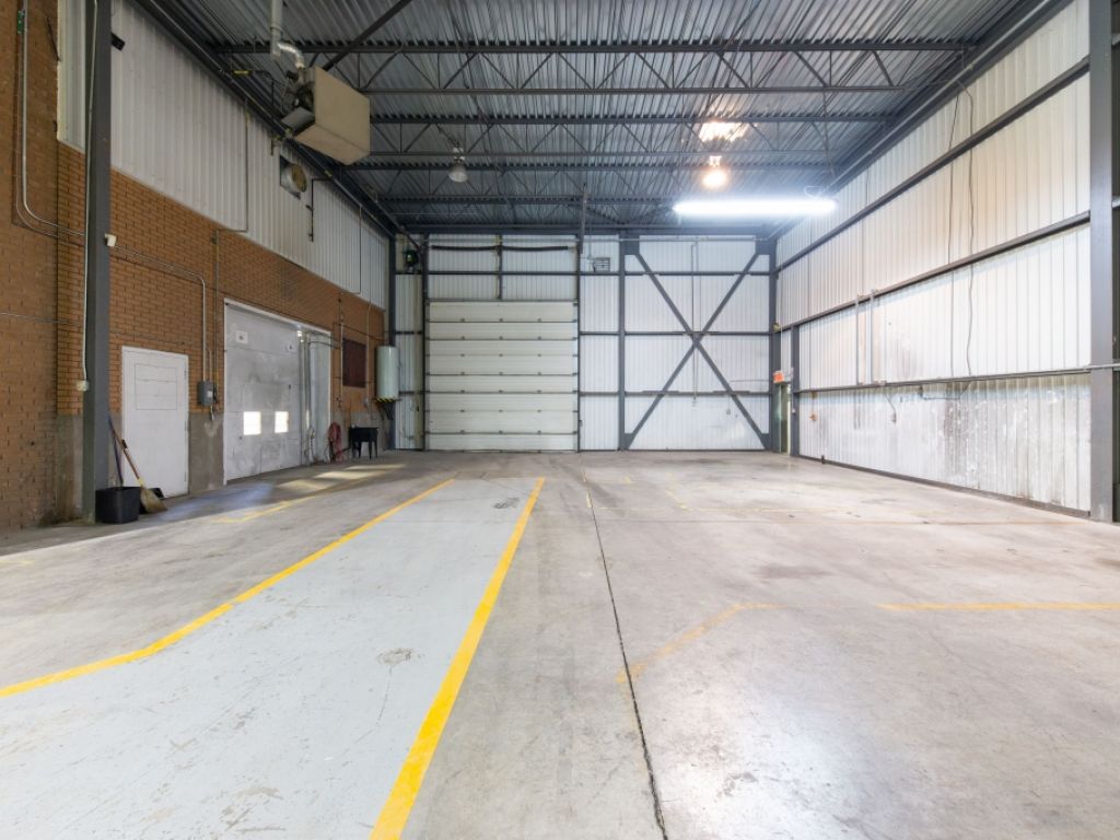 Turnkey industrial space in Boisbriands strategic business district