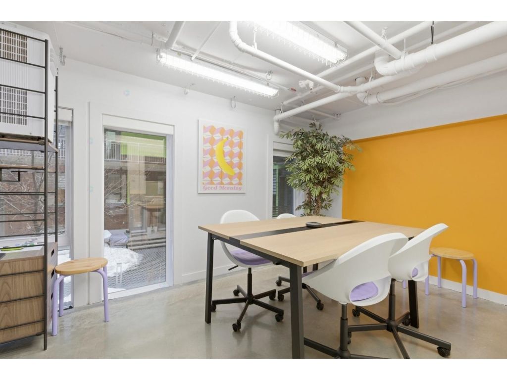 Bright professional commercial space on 2 stories in Plateau Mont-Royal