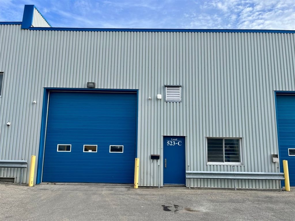 Industrial space of �2,450 sq. ft. for lease � 523 Cur�-Boivin Blvd., unit C, Boisbriand