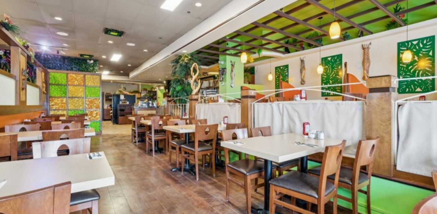 Fully equipped restaurant with terrace for sale in Boucherville - For Sale