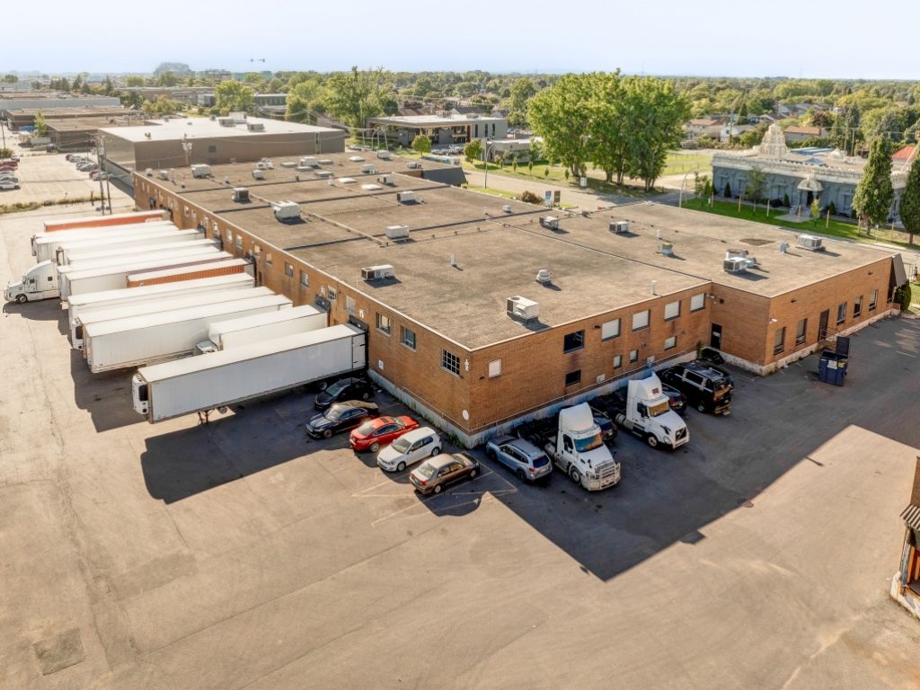 Industrial air-conditioned warehouse for rent-Dorval-Highways 40/13