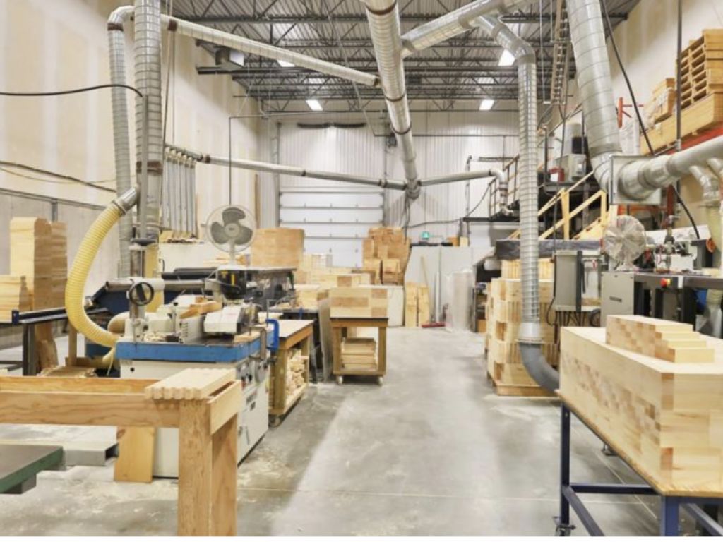 Superbe Local  18000' Industriel et/ou Commercial-Showroom-bureaux A louer