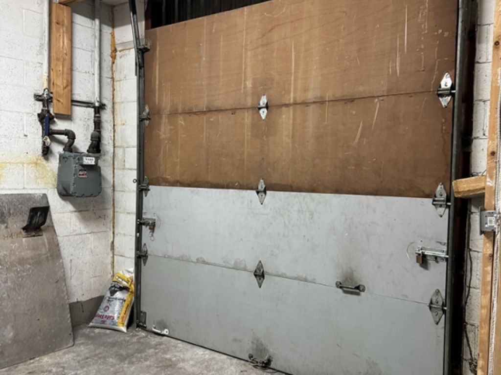 1,500-sq-ft industrial space for rent with private office and loading dock. Ideal location.