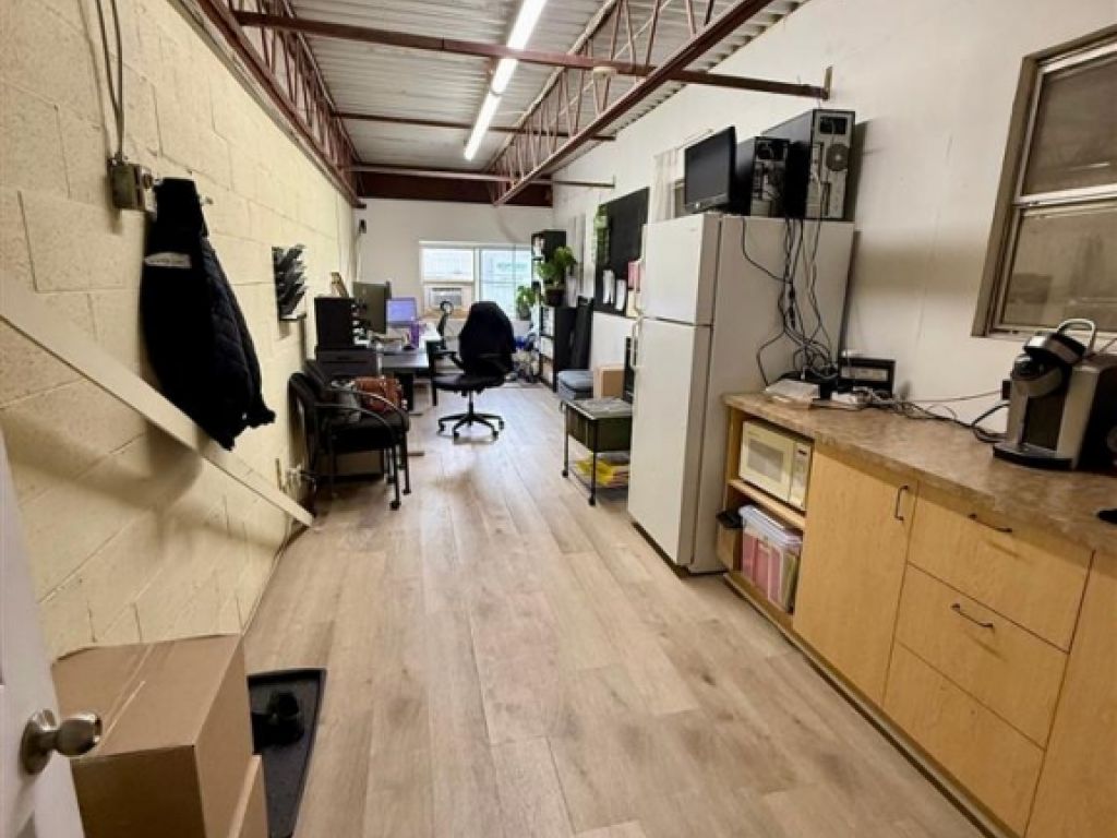 Industrial space for lease - 1515 Aut. Jean-No�l-Lavoie (A-440)