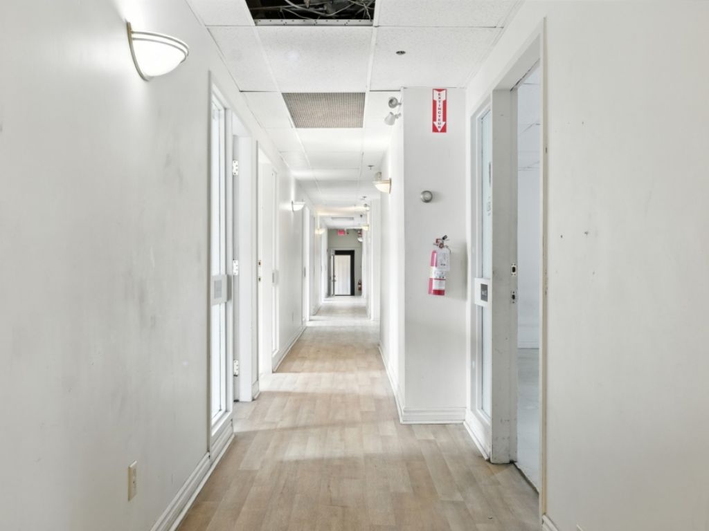 COMMERCIAL SPACE FOR RENT � LAVAL