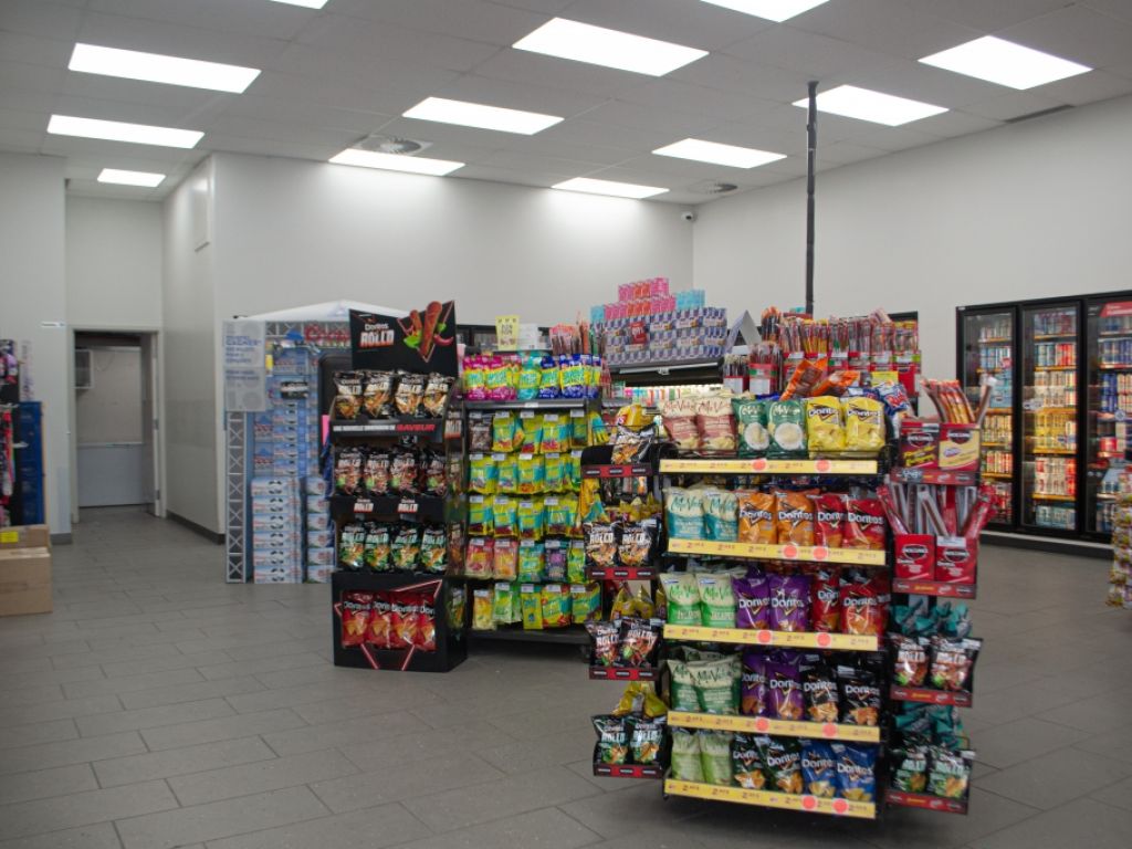 For sale - Formule-1 Convenience Store