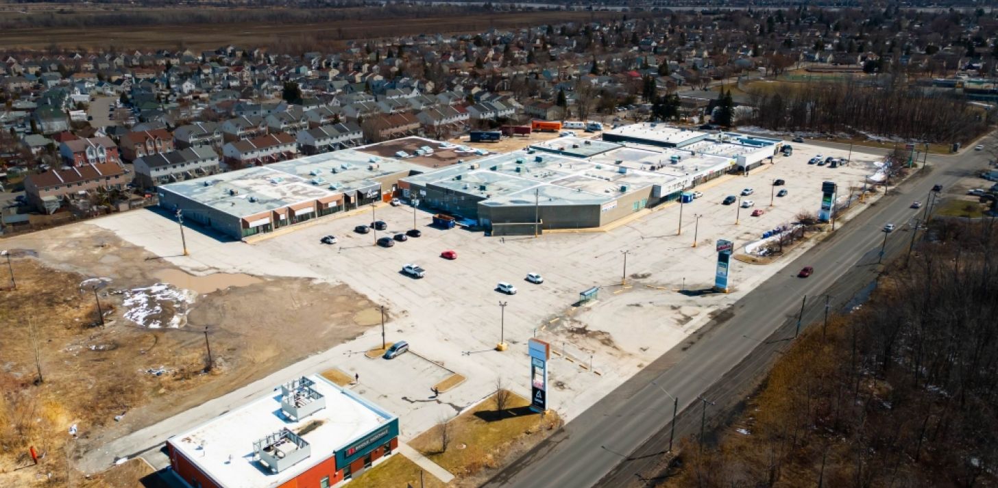 Locaux comm et entrepôts à louer 1000 à 45000 pc Laval - À louer