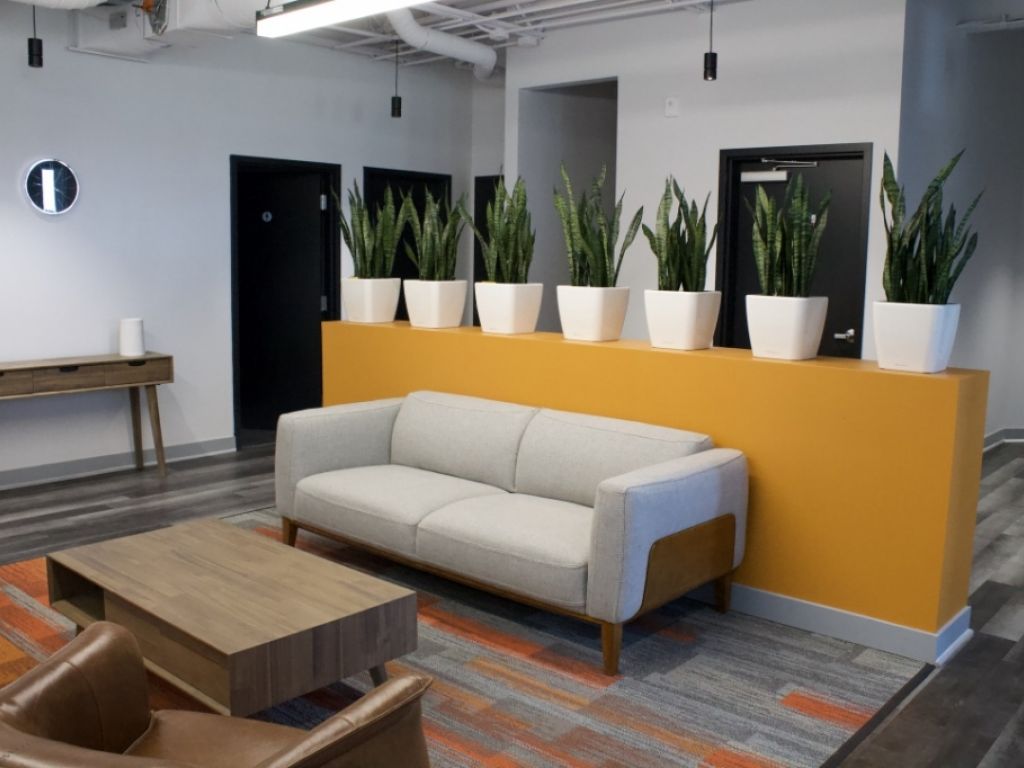 Location bureaux ferm�s et postes de travail - Laval - Acc�s direct A-440