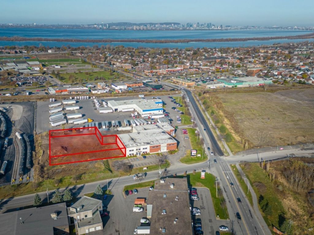 Industrial space to be built 15,000 to 40,000 sqft - La Prairie
