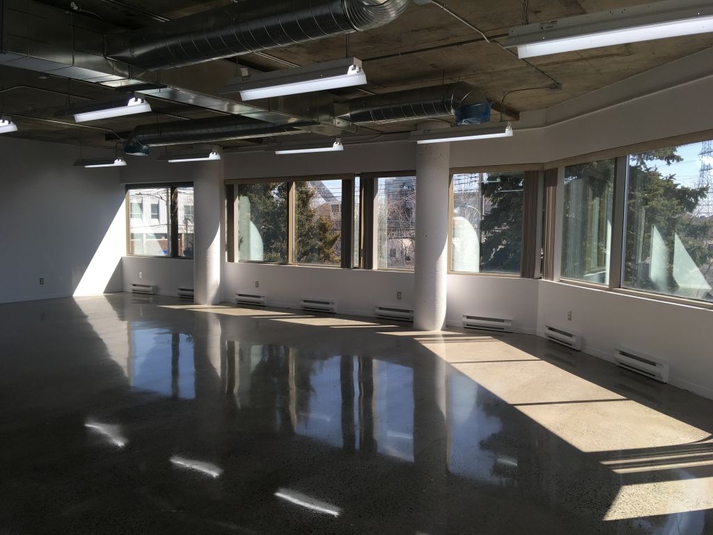 Industrial space 623 to 1424 sq.ft. (with possibility kitchenette) in Montreal-Nord!