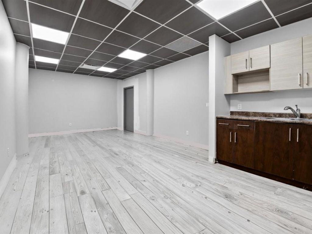 Office for lease Laval