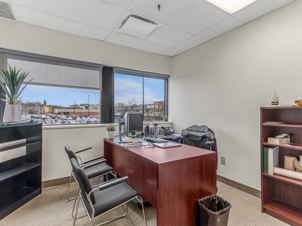 PLAZA LAVAL - STE-FOY - BUREAUX 275-295