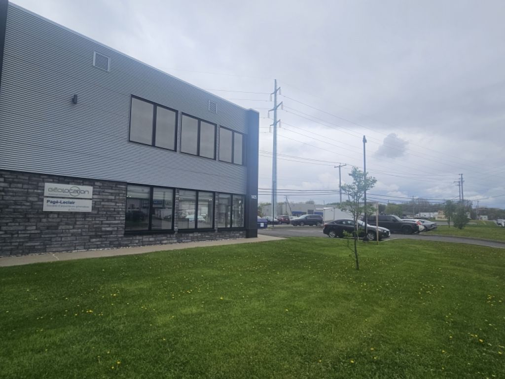 Local commercial  louer | 1445, boulevard Central, Qubec