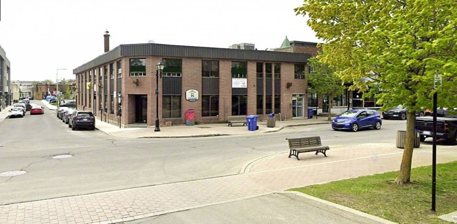Bureau à louer 1414 pc au 2e étage centre-ville St-Jérôme - À louer