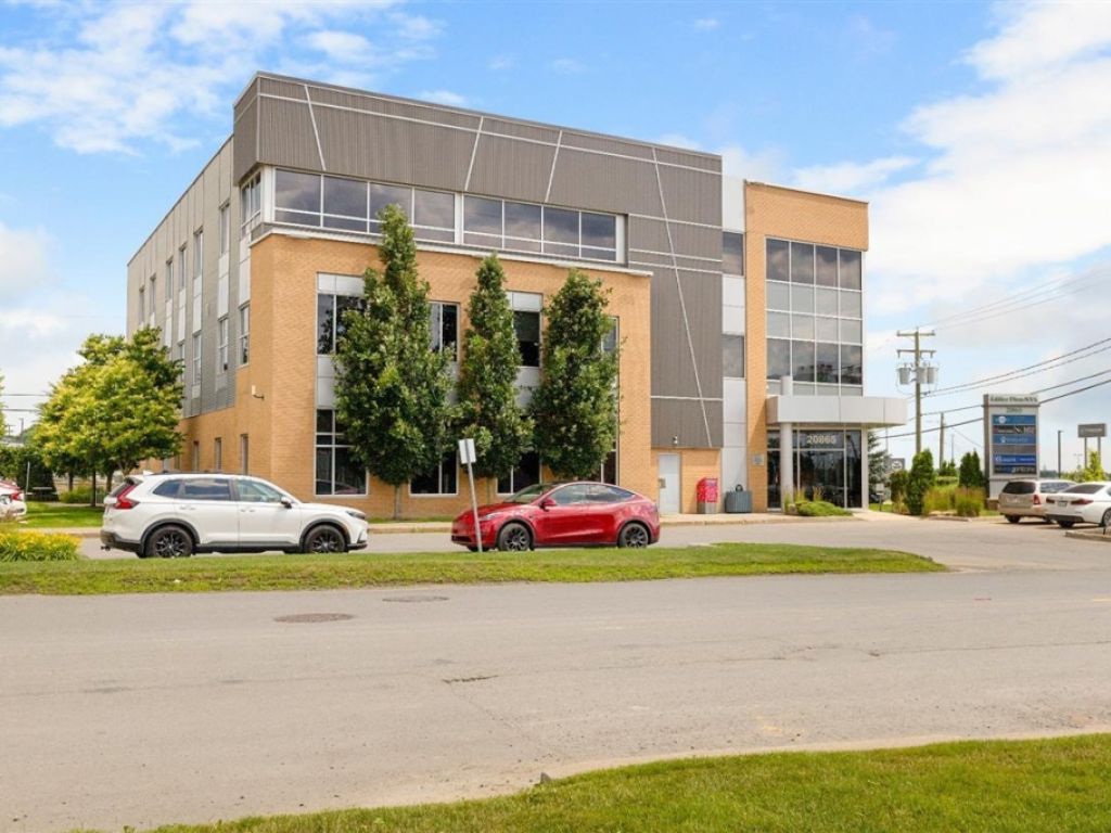 Office space for lease - 20865 Ch. de la C�te N., local 200A