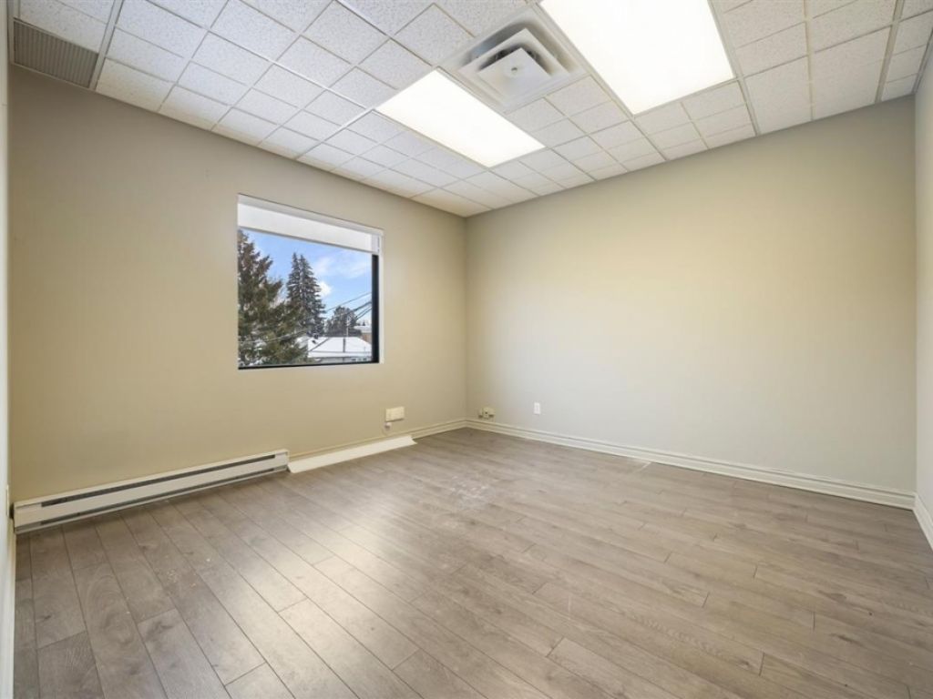 Office Space for Rent � 4150 Boul. St-Martin O., unit 202, Laval (Chomedey)