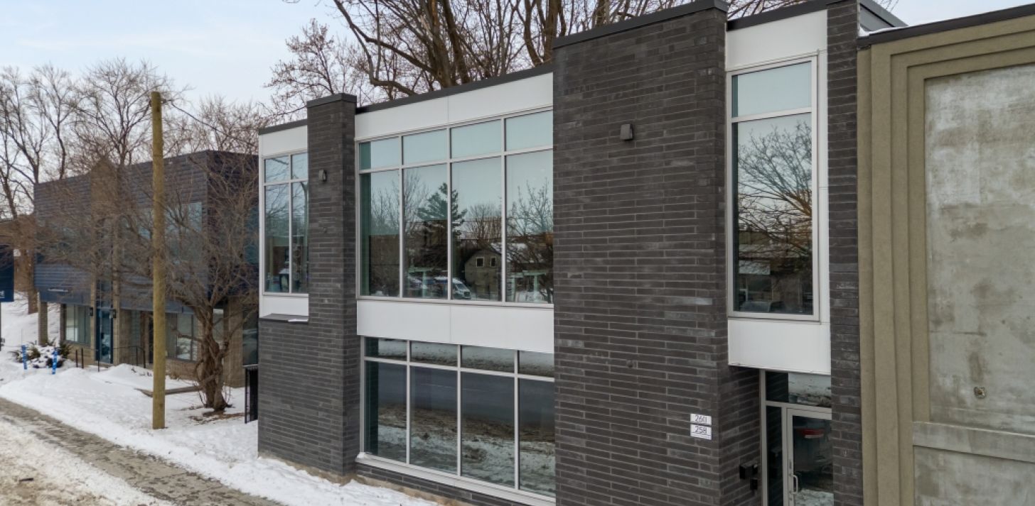 New 1,200 sq. ft. office / commercial space � La Prairie - For Rent