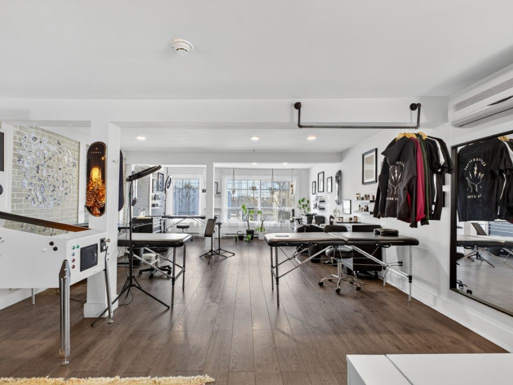 Immeuble commercial et bureaux  vendre