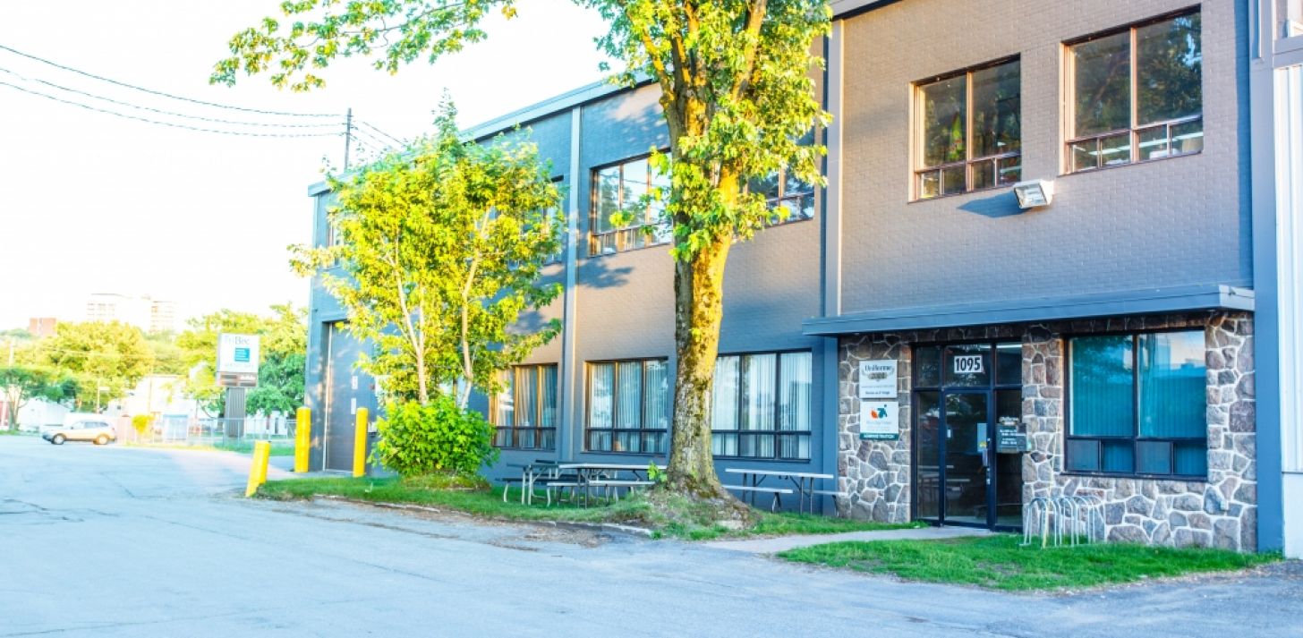 1 274 sq.ft. available! - For Rent