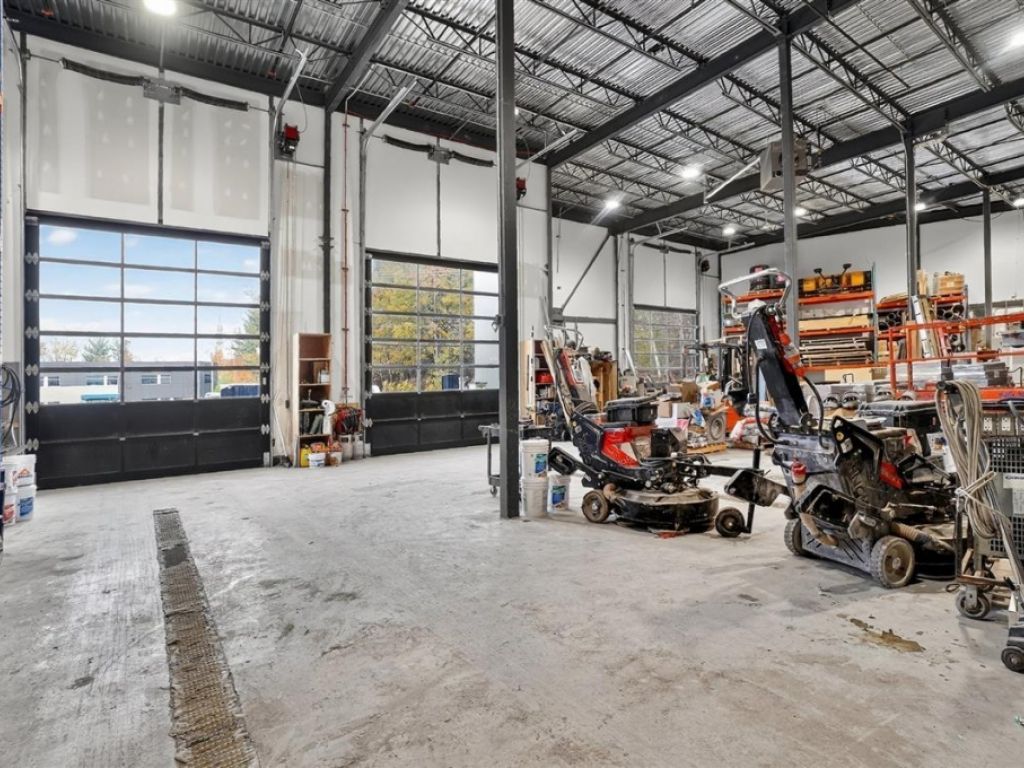 Industrial building for sale � $350/sq.ft.