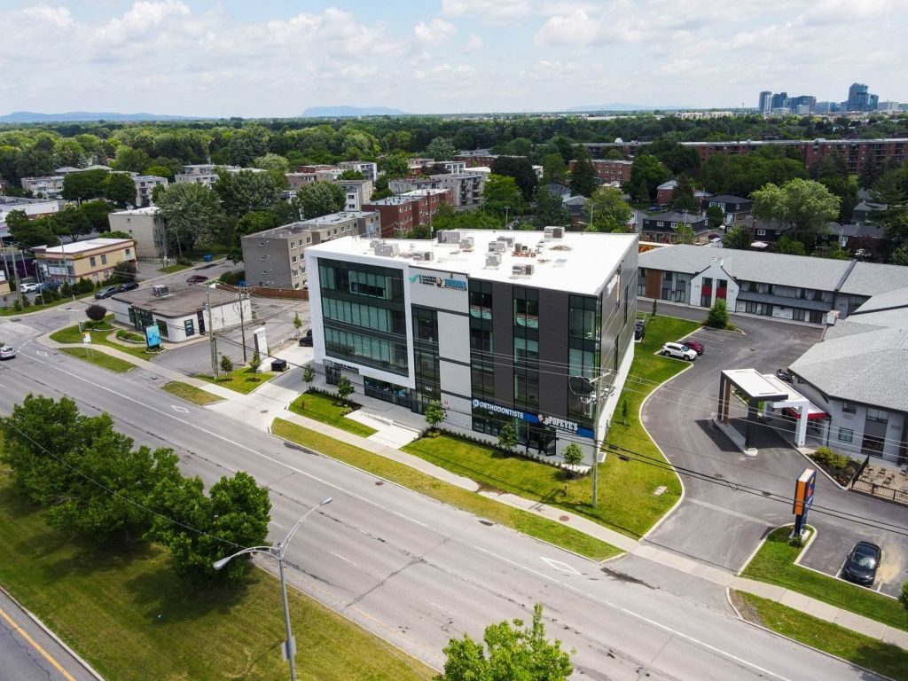 Coworking spaces / Office for rent Turnkey Brossard