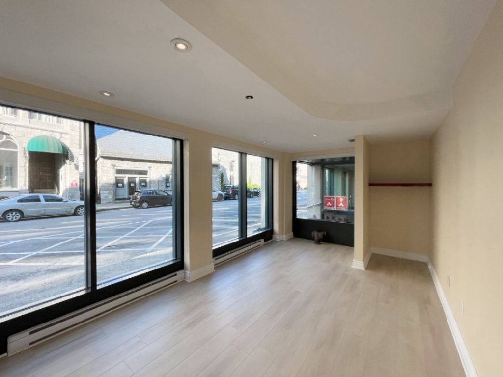 Prime location in the heart of Old Montr�al